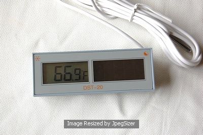 Solar Cell Panel Powered Digital Thermometer DST20 C External Sensor Built-in Solar Panel