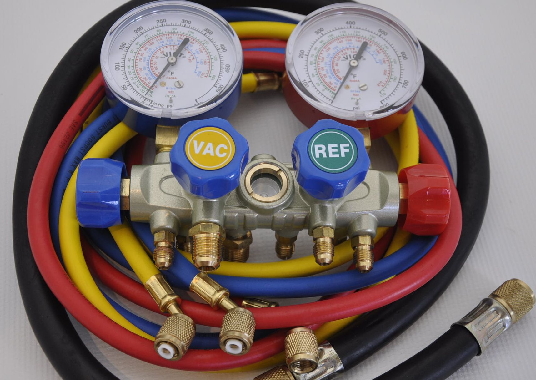 R410a Manifold Gauge Set with 5ft High Pressure Hose Set Aluminum Alloy Block Frame for R410a R22 R134a and R404a,One Tool Does It All Professional Charging Diagnosis Recovery Services Kit 