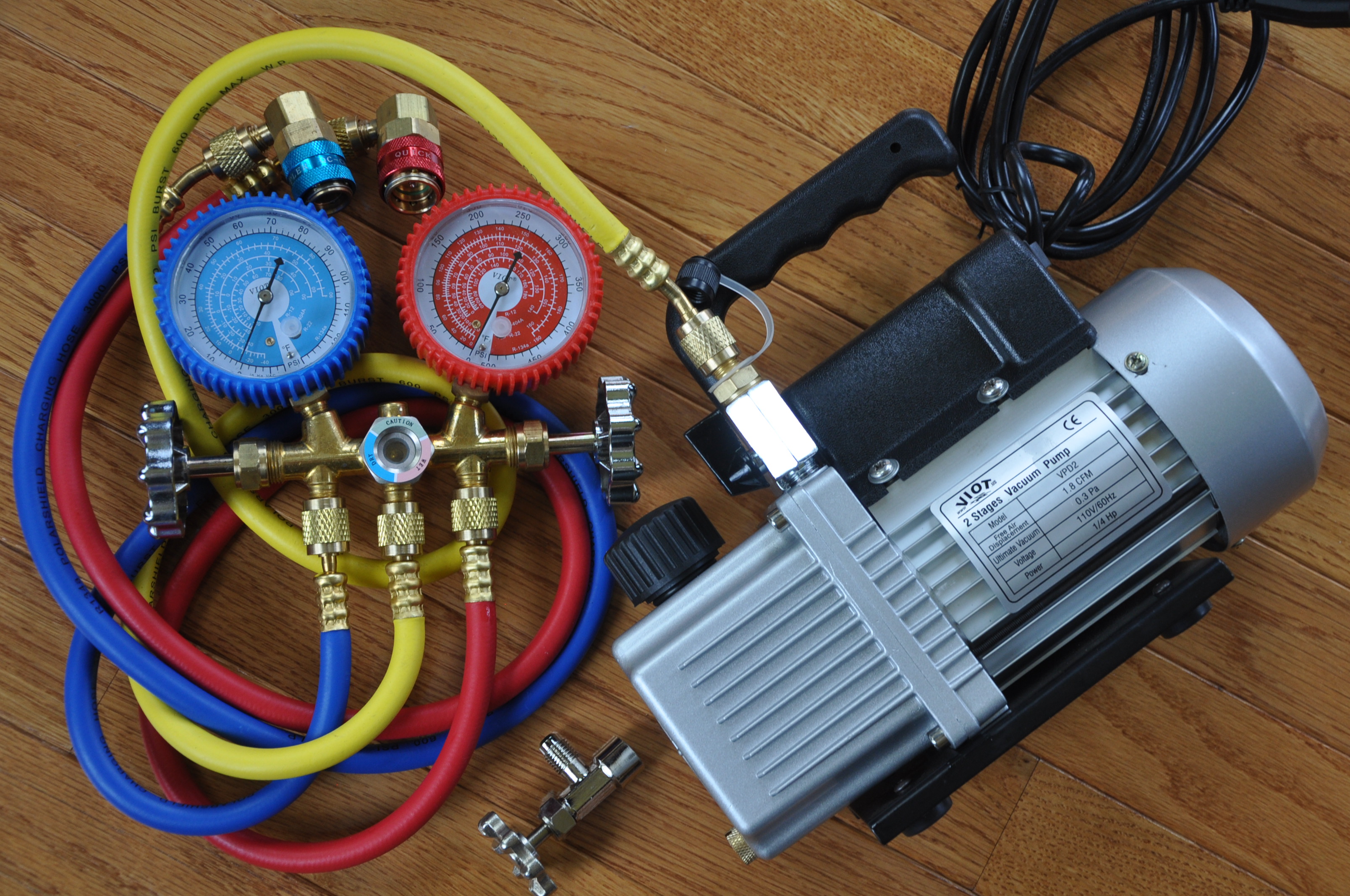 thumbnail image 2 of CarBole Professional AC Car Air Conditioner Diagnostic Manifold Gauge & Vacuum Pump Kit 2 of 5