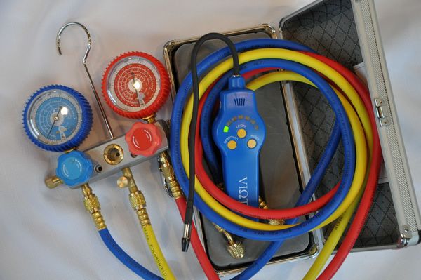 Tool Kit: Maifold gauge set for GMad with 5ft hose set and Refrigerant Leak Detector HLD9 +extra sen